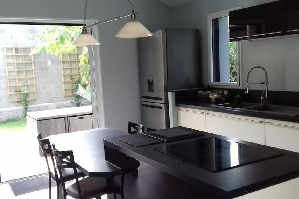 9 Pers 160 M² +Jardin- 10Mn Nantes -30Mn Mer Bouguenais Exterior photo